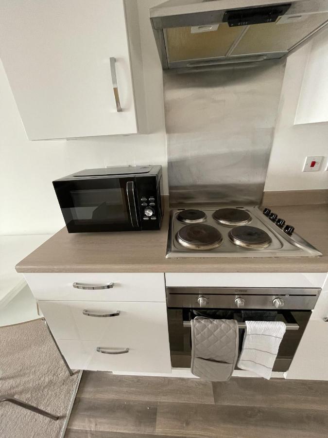 Modern 2-Bed Apartment In The Heart Of Salford Quays Exterior foto